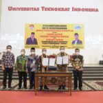 CORRUPTION ERADICATION COMMISSION (KPK) HAS DONE THE MOU WITH FRPKB AND GIVES GENERAL LECTURES AT UNIVERSITAS TEKNOKRAT INDONESIA